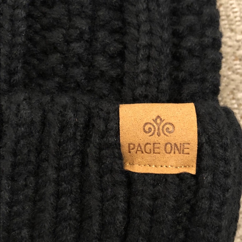 Page One Black Knit Womens Cable Knit Beanie - Picture 2 of 4